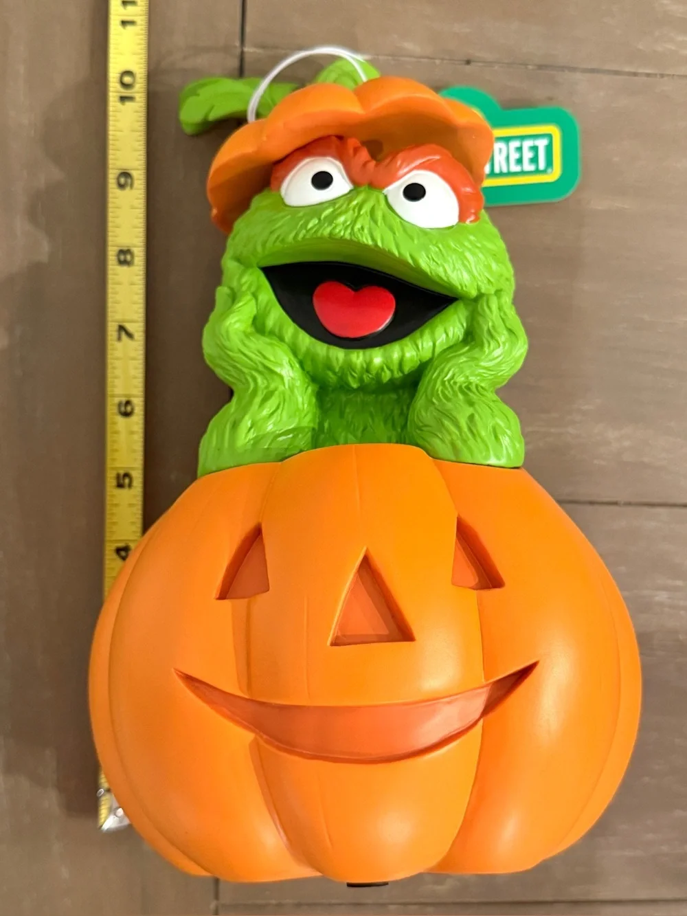 Sesame Street Oscar the Grouch Pumpkin Halloween 10” Figurine  New! So Cute!
